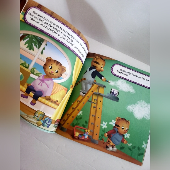 2015 Daniel Tiger 3 Piece Bundle Book & DVD!!! PBS - Picture 3 of 12